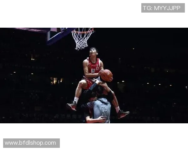 足球明星亲历姚明篮球场上的风采与技巧探秘